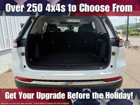 Used 2022 Jeep Grand Cherokee Limited 4xe w/ Luxury Tech Group II AWD/4WD image 22