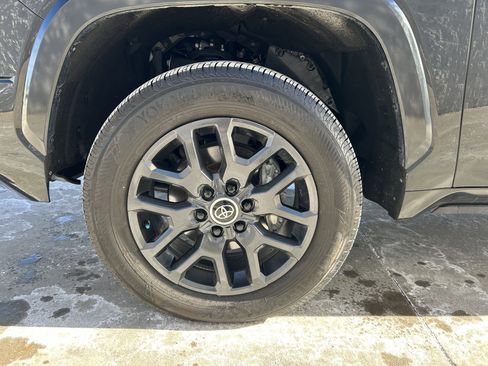 Used 2024 Toyota Tundra Platinum image 13