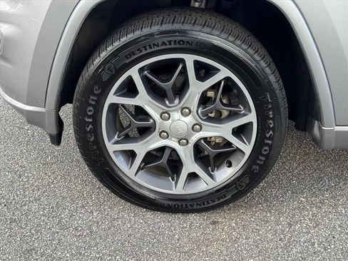 Used 2019 Jeep Grand Cherokee Overland RWD image 9