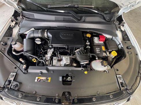 Used 2025 Jeep Compass Limited image 33