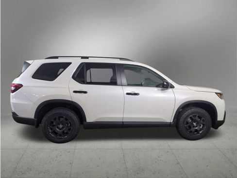 New 2026 Honda Pilot TrailSport image 6