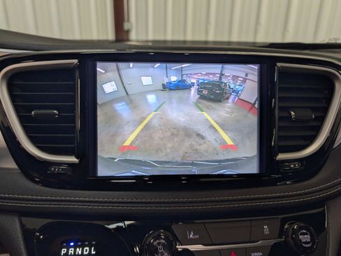 Used 2022 Chrysler Pacifica Touring-L w/ S Appearance Package FWD image 25