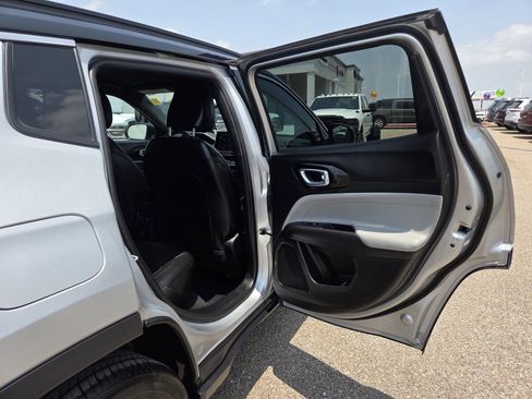 Used 2025 Jeep Compass Limited AWD/4WD image 17