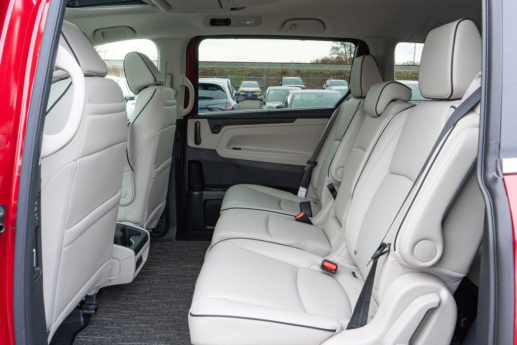 New 2026 Honda Odyssey Touring image 11