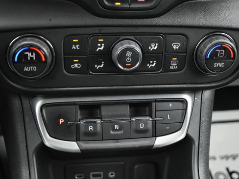 Used 2022 GMC Terrain SLE w/ Driver Convenience Package image 30