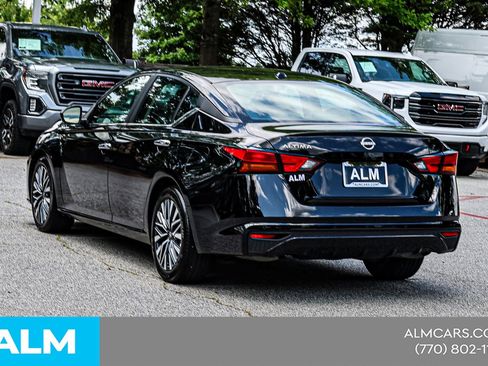 Used 2025 Nissan Altima 2.5 SV FWD image 9