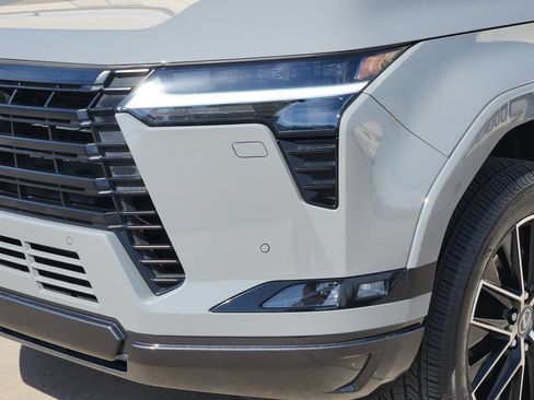 Used 2024 Lexus GX 550 w/ Accessory Package (Z1) AWD/4WD image 6