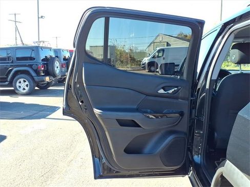 Used 2021 GMC Acadia AT4 image 14