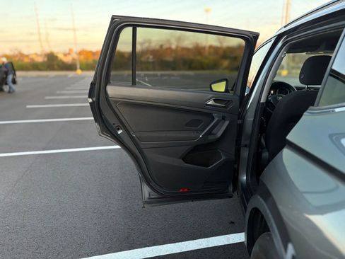 Used 2018 Volkswagen Tiguan S image 12