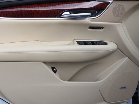 Used 2019 Cadillac XT5 Luxury image 9