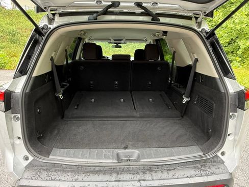 Used 2022 Nissan Pathfinder SV AWD/4WD image 18