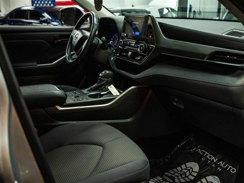 Used 2024 Toyota Highlander LE image 15