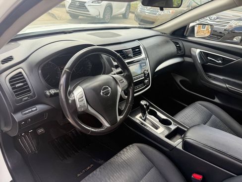 Used 2018 Nissan Altima 2.5 SV FWD image 15