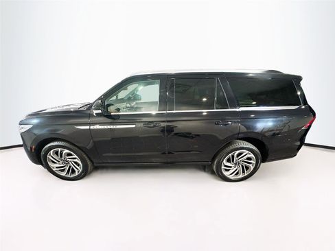 Used 2025 Lincoln Navigator Reserve image 34