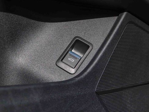 Used 2024 Audi Q4 e-tron Premium Plus image 29