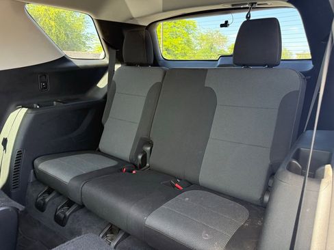 Used 2021 Chevrolet Traverse LT FWD image 9