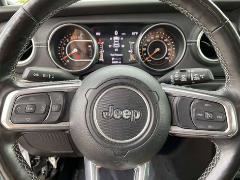 Used 2022 Jeep Wrangler Unlimited Sahara w/ Cold Weather Group AWD/4WD image 17