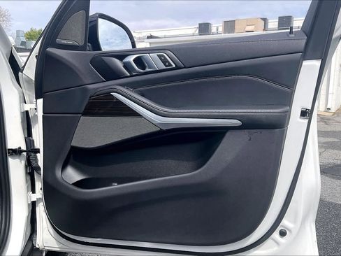 Used 2023 BMW X5 xDrive40i w/ Premium Package image 24