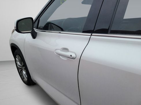 Used 2024 Toyota Highlander Platinum image 19