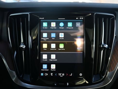 Used 2025 Volvo V60 B5 Cross Country Plus image 31