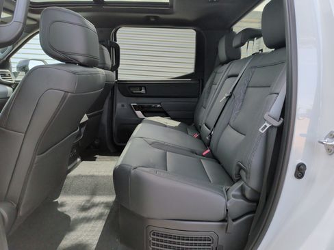Used 2025 Toyota Tundra Limited AWD/4WD image 30