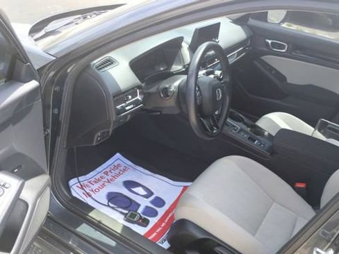 Used 2023 Honda Civic EX image 3