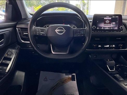 Used 2025 Nissan Rogue SV FWD image 5