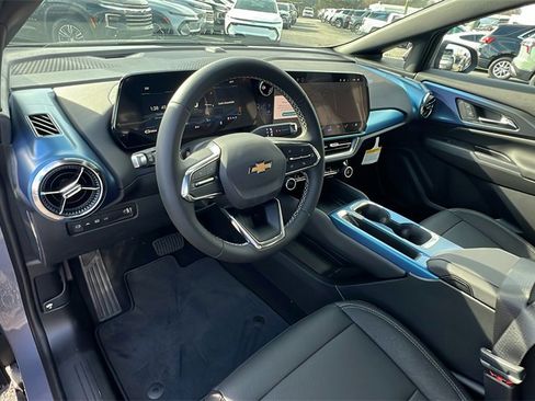 New 2026 Chevrolet Equinox EV LT image 18