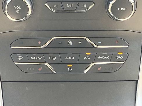 Used 2020 Ford Edge SEL w/ Convenience Package FWD image 17