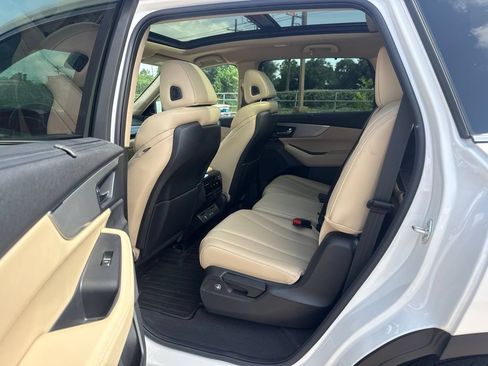 Used 2024 Acura MDX SH-AWD w/ Technology Package image 25