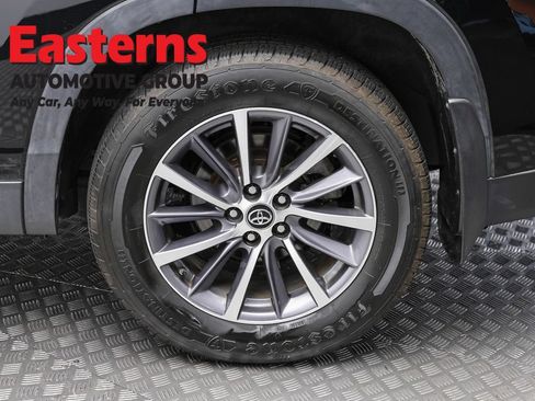 Used 2019 Toyota Highlander XLE AWD/4WD image 8