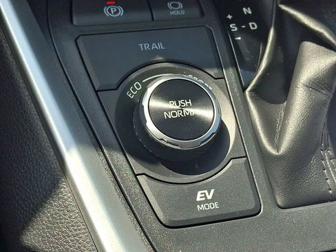Certified 2022 Toyota RAV4 LE AWD/4WD image 24