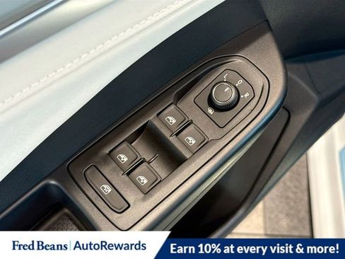 New 2026 Volkswagen Taos SE image 15