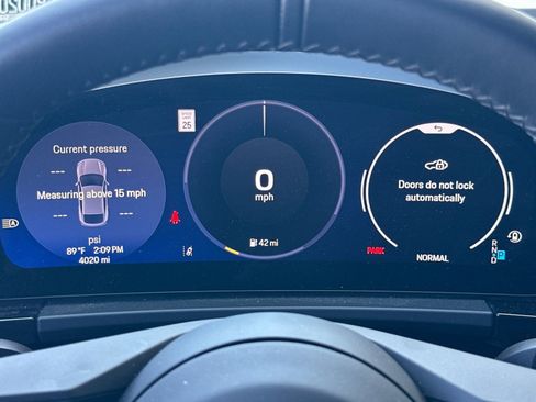 Certified 2025 Porsche Macan 4 Electric AWD/4WD image 24