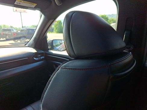 Used 2025 Honda Pilot Black Edition image 17
