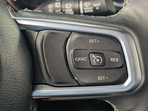 Used 2018 Jeep Wrangler Unlimited Sahara image 22