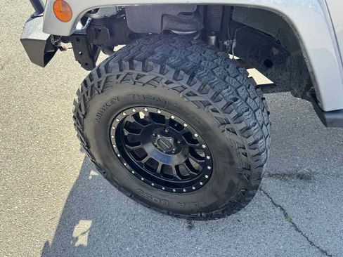 Used 2016 Jeep Wrangler Unlimited Sahara w/ Connectivity Group image 33