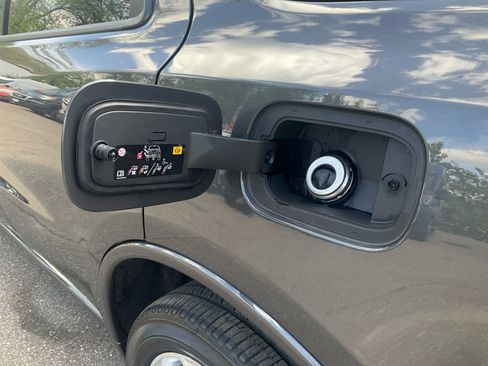 Used 2025 Dodge Durango GT AWD/4WD image 19
