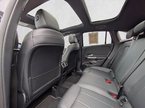 Used 2021 Mercedes-Benz GLA 250 4MATIC w/ Premium Package image 20