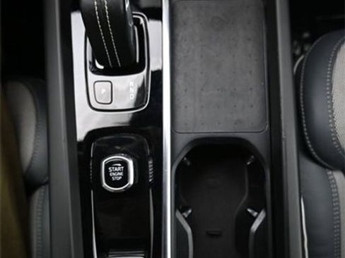 Used 2022 Volvo XC60 B6 R-Design w/ Protection Package Premier image 11