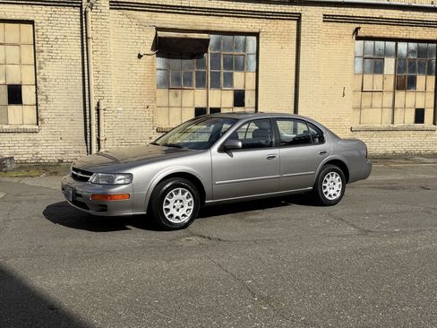 Used 1998 Nissan Maxima GXE FWD image 3