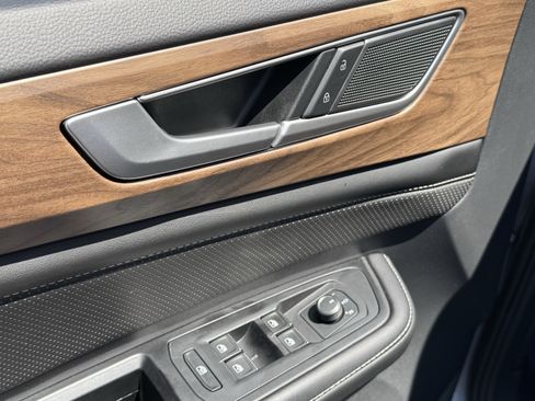 Certified 2024 Volkswagen Atlas SE FWD image 11