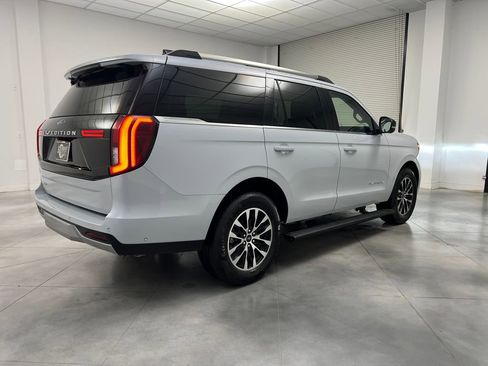 Used 2025 Ford Expedition Platinum image 7