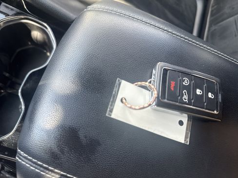 Used 2021 Jeep Grand Cherokee L Laredo image 31