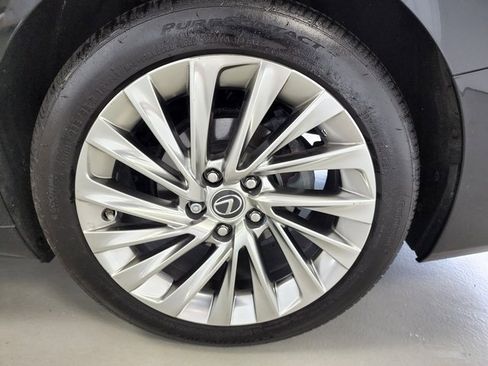 Used 2022 Lexus ES 300h w/ Accessory Package FWD image 11