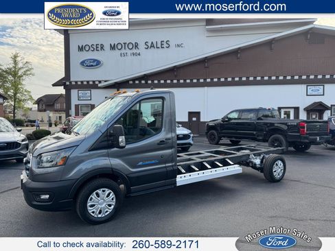 Used 2024 Ford E-Transit image 1