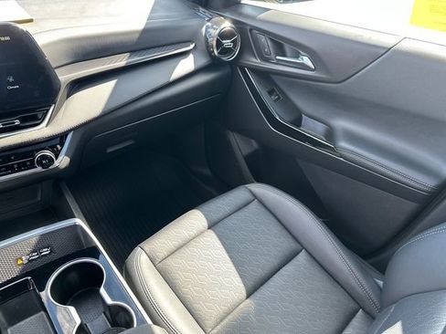 Used 2025 Chevrolet Equinox LT w/ Convenience Package II image 23