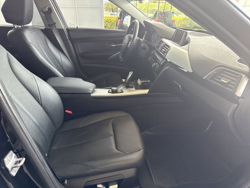 Used 2018 BMW 320i xDrive Sedan w/ Convenience Package AWD/4WD image 13