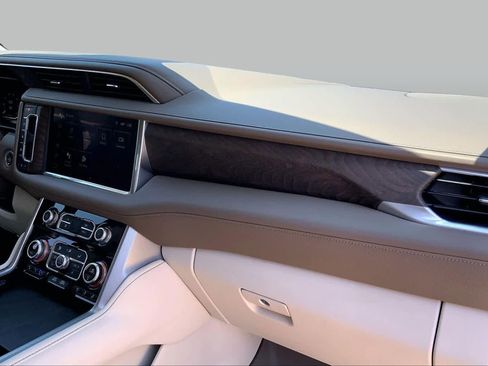 Used 2023 GMC Yukon Denali w/ Advanced Technology Package AWD/4WD image 18
