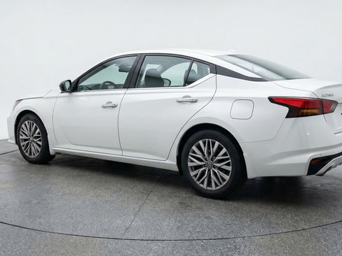 Used 2025 Nissan Altima 2.5 SV image 6
